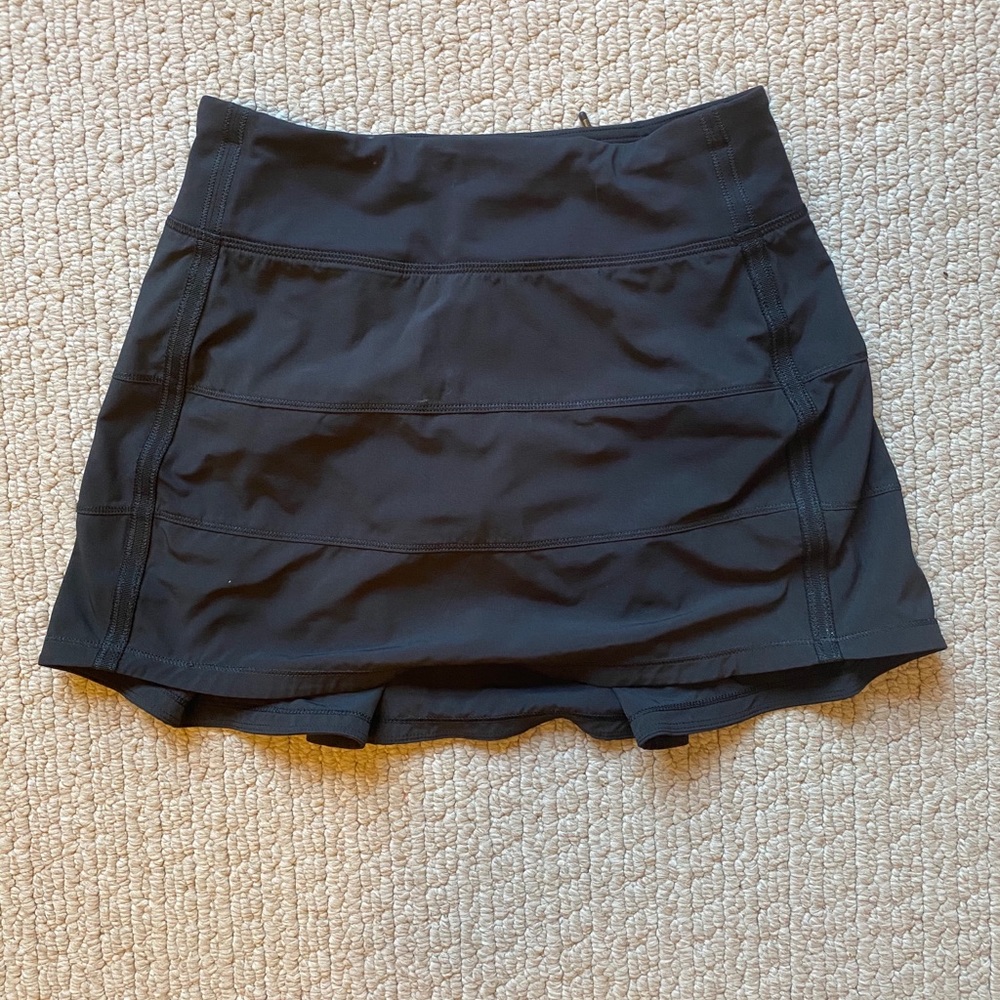 Black lululemon skirt size 2!